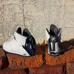 Size 11 Air Force one.  High straps in the back